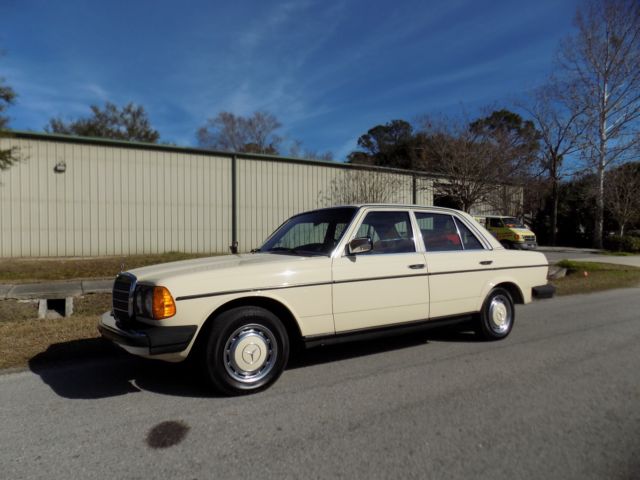 1977 Mercedes-Benz 200-Series - photo 5