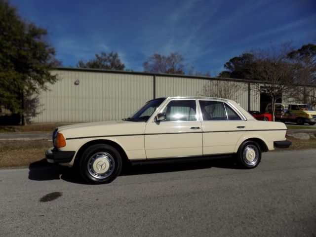 1977 Mercedes-Benz 200-Series - photo 7