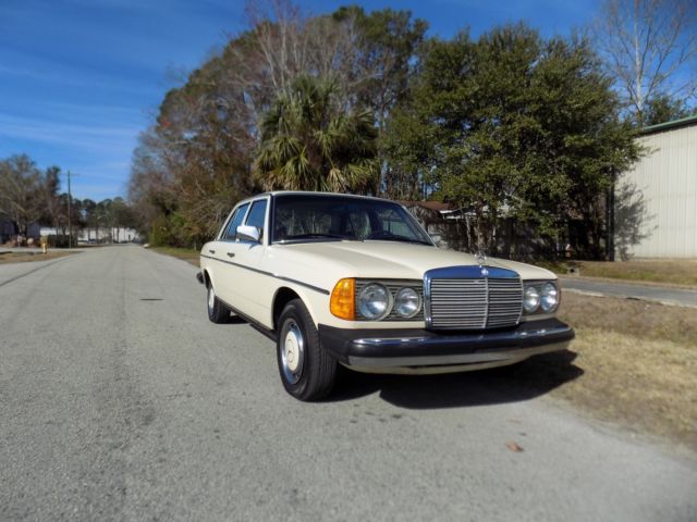 1977 Mercedes-Benz 200-Series - photo 9