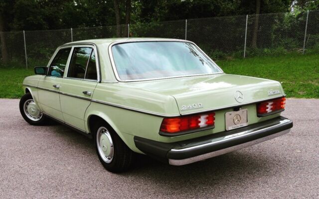 1977 Mercedes-Benz E-Class 240D DIESEL Auto - photo 2