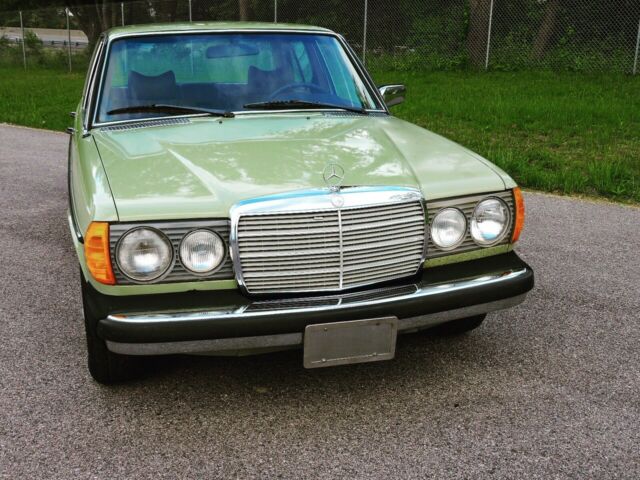 1977 Mercedes-Benz E-Class 240D DIESEL Auto - photo 3