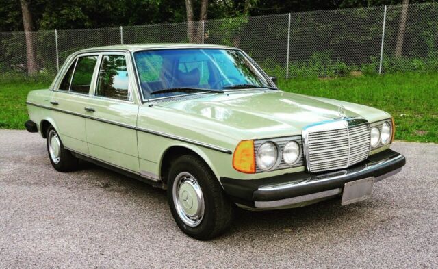 1977 Mercedes-Benz E-Class 240D DIESEL Auto - photo 4