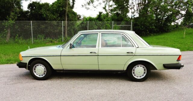 1977 Mercedes-Benz E-Class 240D DIESEL Auto - photo 5