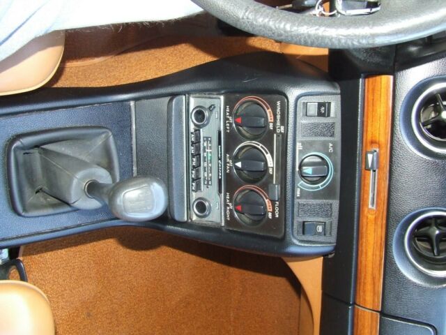 1977 Mercedes-Benz 200-Series base - photo 12