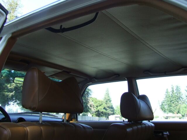 1977 Mercedes-Benz 200-Series base - photo 4