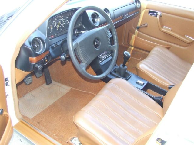 1977 Mercedes-Benz 200-Series base - photo 6