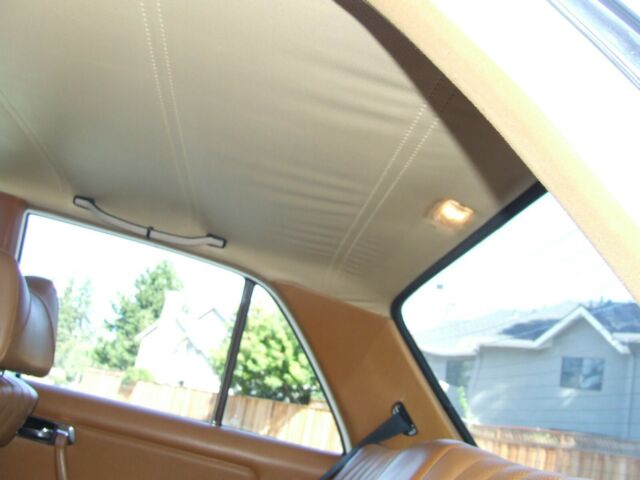 1977 Mercedes-Benz 200-Series base - photo 8