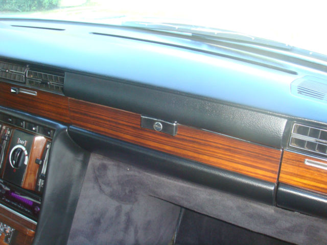 1977 Mercedes-Benz 200-Series - photo 11