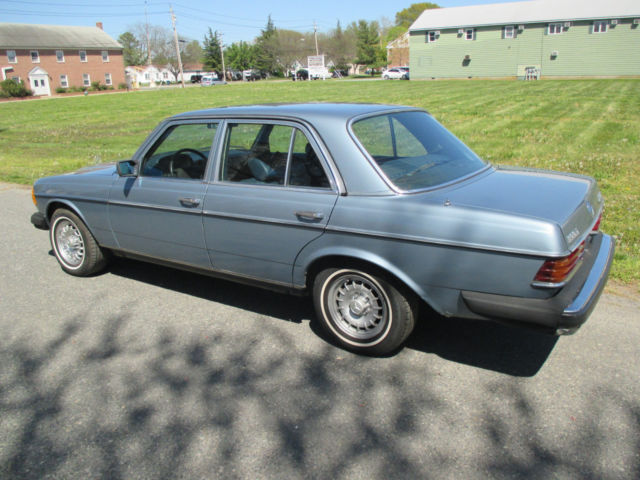 1977 Mercedes-Benz 300-Series - photo 3