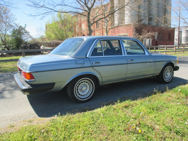 1977 Mercedes-Benz 300-Series - photo 5