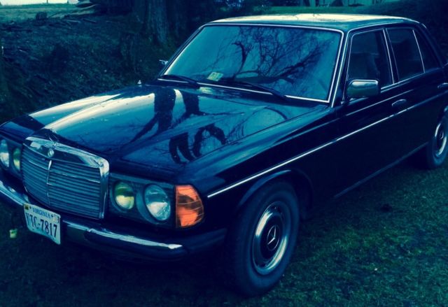 1977 Mercedes-Benz 200-Series Chrome - photo 3