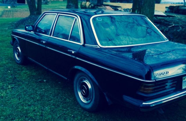 1977 Mercedes-Benz 200-Series Chrome - photo 4