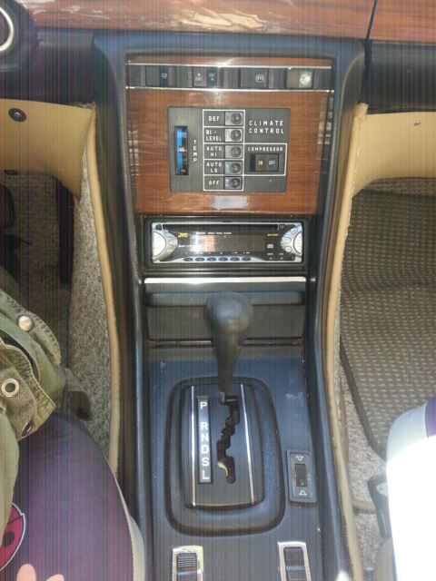 1977 Mercedes-Benz 200-Series - photo 10