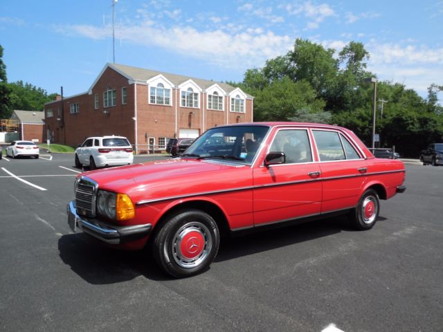 1977 Mercedes Benz 200D Manual , 68k Original Miles, Right hand drive! Rare 123 1977 Mercedes-Benz 200-Series low mile manual w123 Chassis, same as 240d,300d