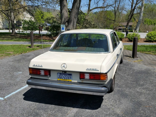 1977 Mercedes-Benz 200-Series - photo 8
