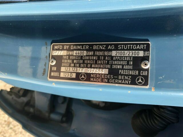 1977 Mercedes-Benz 200-Series yea - photo 11