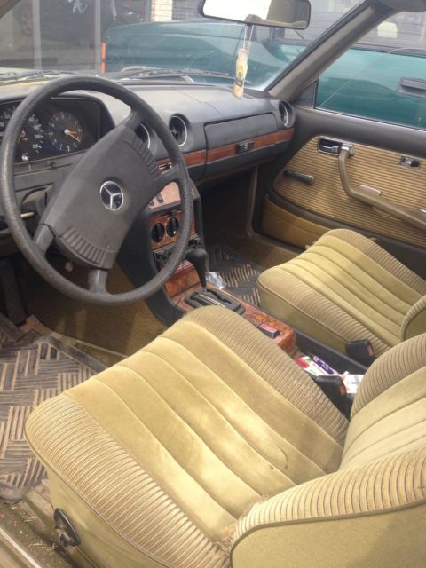 1977 Mercedes-Benz 200-Series - photo 5