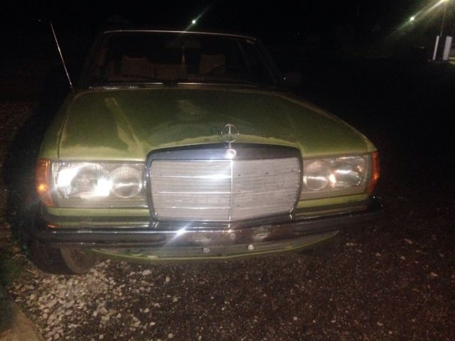 1977 Mercedes-Benz 200-Series - photo 8