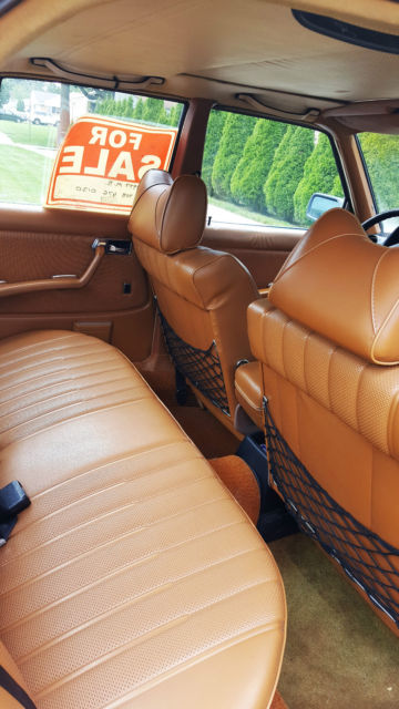 1977 Mercedes-Benz 200-Series - photo 5