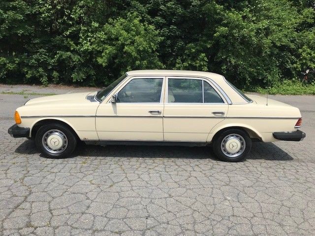 1977 Mercedes-Benz 300-Series - photo 3