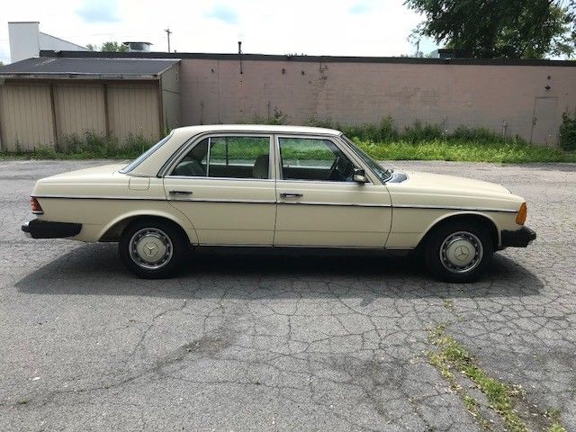 1977 Mercedes-Benz 300-Series - photo 4