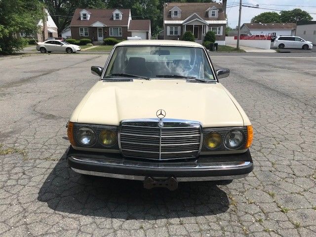 1977 Mercedes-Benz 300-Series - photo 5