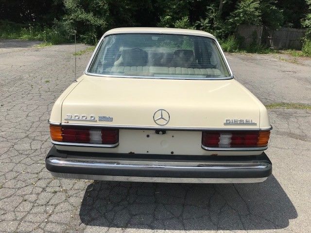 1977 Mercedes-Benz 300-Series - photo 6