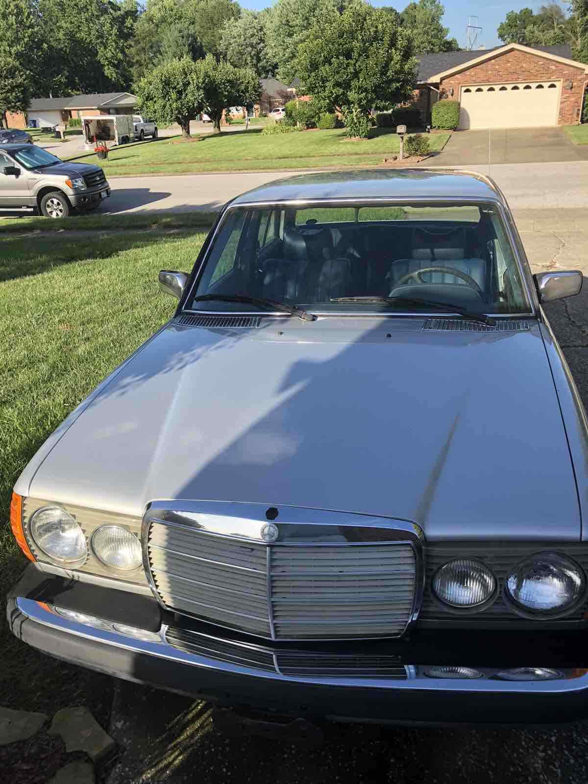 1977 Mercedes-Benz 300D blue - photo 2