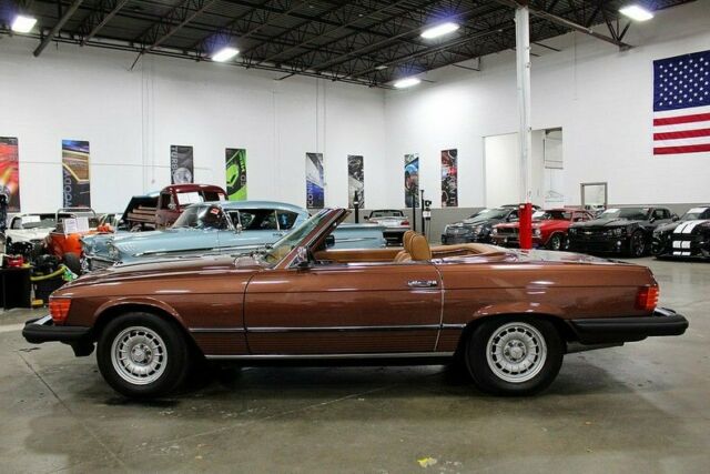 1977 Mercedes-Benz SL-Class -- - photo 2