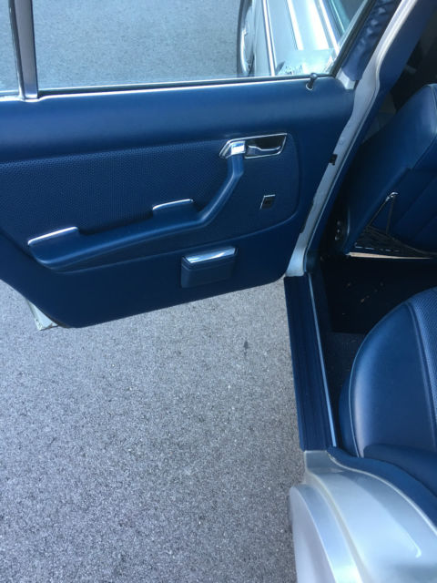 1977 Mercedes-Benz 200-Series - photo 8