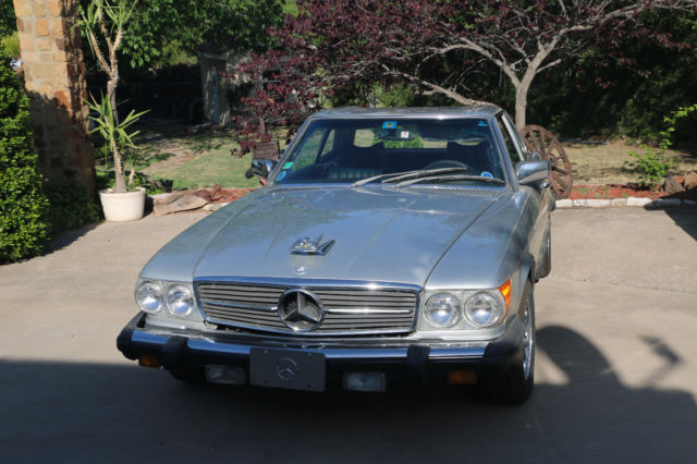 1977 Mercedez-Benz 450SL 1977 Mercedes-Benz 400-Series