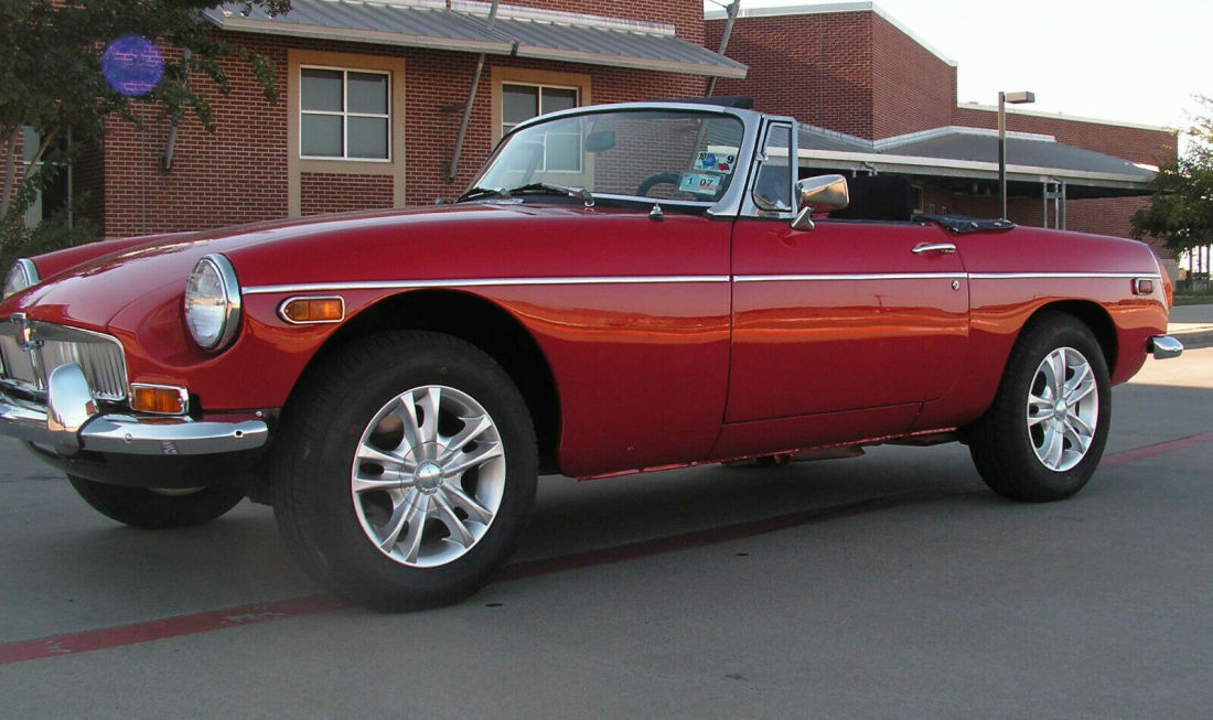 1977 MG MGB MGB ROADSTER SOFT TOP 1.8L 4-SPEED WITH CHROME BUMPER KIT 1977 MG MGB MGB ROADSTER SOFT TOP 1.8L 4-SPEED