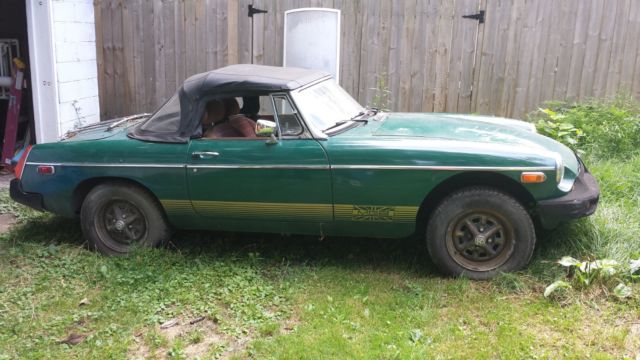 1977 MG MGB W/O engine and transmission Body only 1977 MG MGB My racing strip