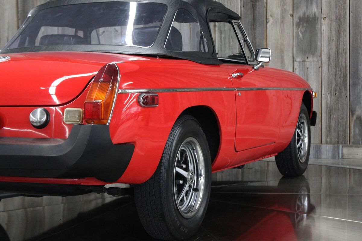 1977 MG MGB PAY with BITCOIN new paint top and boot 4spd - photo 12