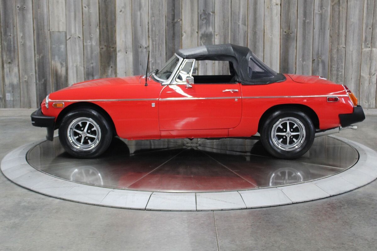 1977 MG MGB PAY with BITCOIN new paint top and boot 4spd - photo 2