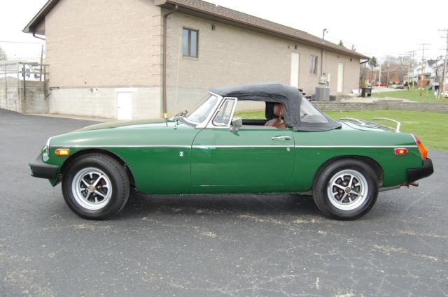 1977 MG MGB Roadster with Hardtoip and Tonneau covers - photo 4