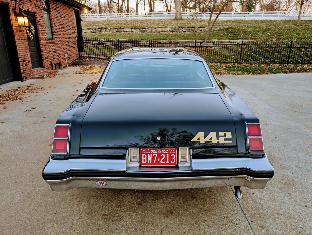 1977 Oldsmobile 442 BLACK & GOLD 71K LOW MILE SURVIVOR 5.7L 350ci - photo 3