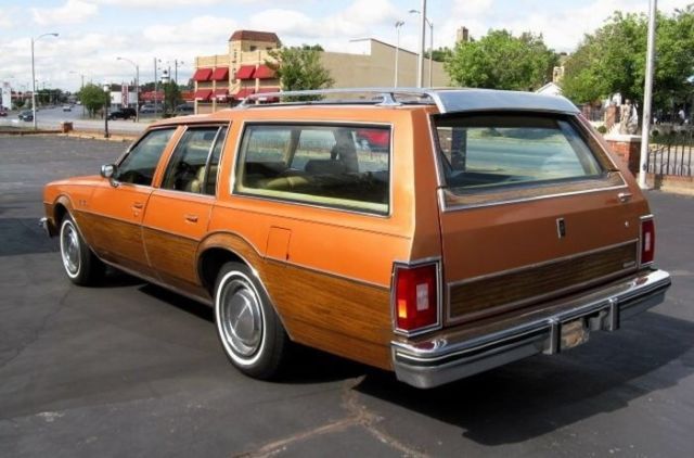 1977 Oldsmobile Custom Cruiser STATION WAGON - photo 2