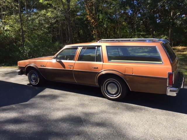 1977 Oldsmobile Custom Cruiser STATION WAGON - photo 8