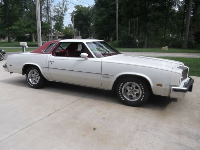 1977 Oldsmobile Cutlass Supreme Cpe. Pampered Low Mileage Show Quality 350 V-8 1977 Oldsmobile Cutlass Cutlass Supreme