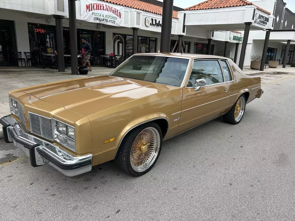 1977 Oldsmobile Delta 88 Coupe Brown royal 1977 Oldsmobile Delta 88 ROYAL