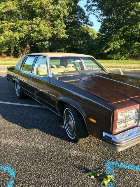 1977 Oldsmobile Ninety-Eight Luxury Sedan - photo 11