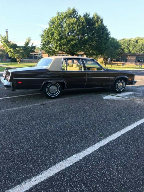 1977 Oldsmobile Ninety-Eight Luxury Sedan - photo 12