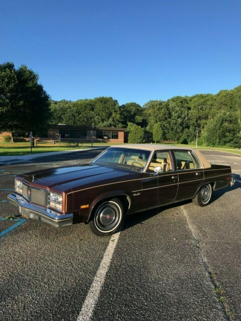 1977 Oldsmobile Ninety-Eight Luxury Sedan - photo 2