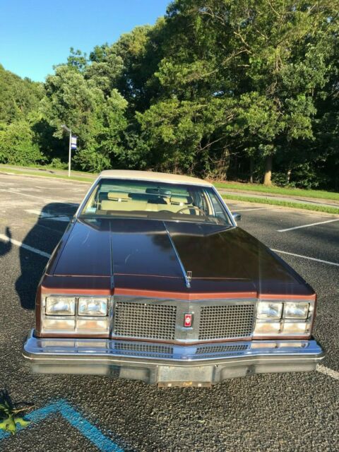 1977 Oldsmobile Ninety-Eight Luxury Sedan - photo 3