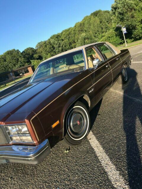 1977 Oldsmobile Ninety-Eight Luxury Sedan - photo 6