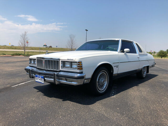 1977 Pontiac Bonneville Brougham Landau Coupe 1977 Pontiac Bonneville Brougham