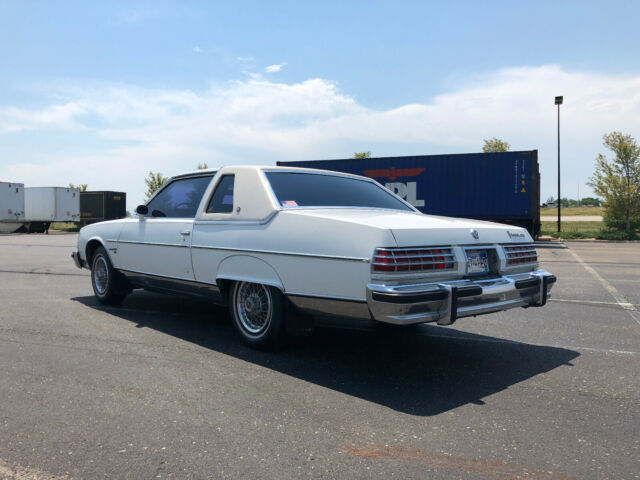 1977 Pontiac Bonneville Brougham - photo 4