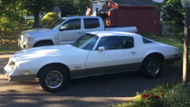 1977 Pontiac Firebird Esprit Coupe 2-Door 4.9L 1977 Pontiac Firebird
