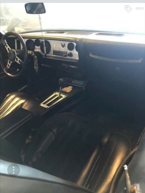 1977 Pontiac Firebird Trans am Black and Gold Hardtop. Chevy 350 motor 1977 Pontiac Firebird Trans am
